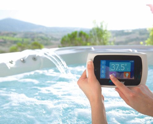 20- PG30-HSS-Highlife-2014-Envoy-AlpineWhite-Lifestyle-ControlPanel_03 - lighter - flat - CMYK - CELCIUS