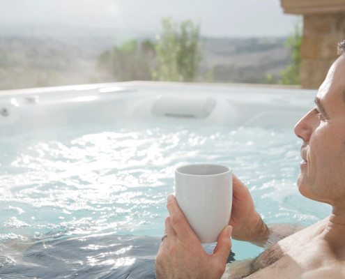 Hot Spring-Highlife-2014-Envoy-AlpineWhite-Lifestyle-01