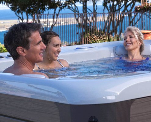 Hot Spring-Highlife-2014-Grandee-NXT-Ice Gray-Monteray Gray-Lifestyle-Famly-01