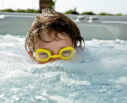 Hot Spring-Highlife-2014-Vanguard-IceGray-Lifestyle-Boy-03