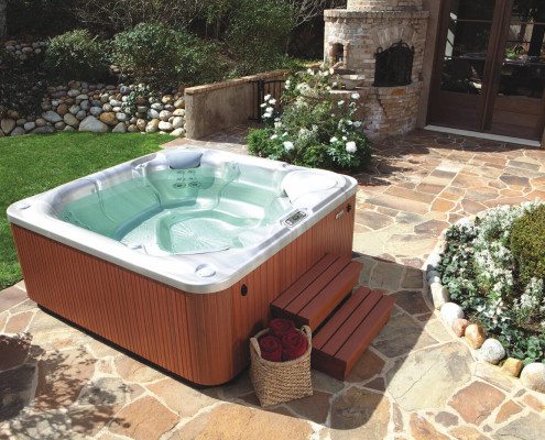 Hot Spring-Limelight-2015-Bolt-ChampagneOpal-Redwood-Lifestyle-02